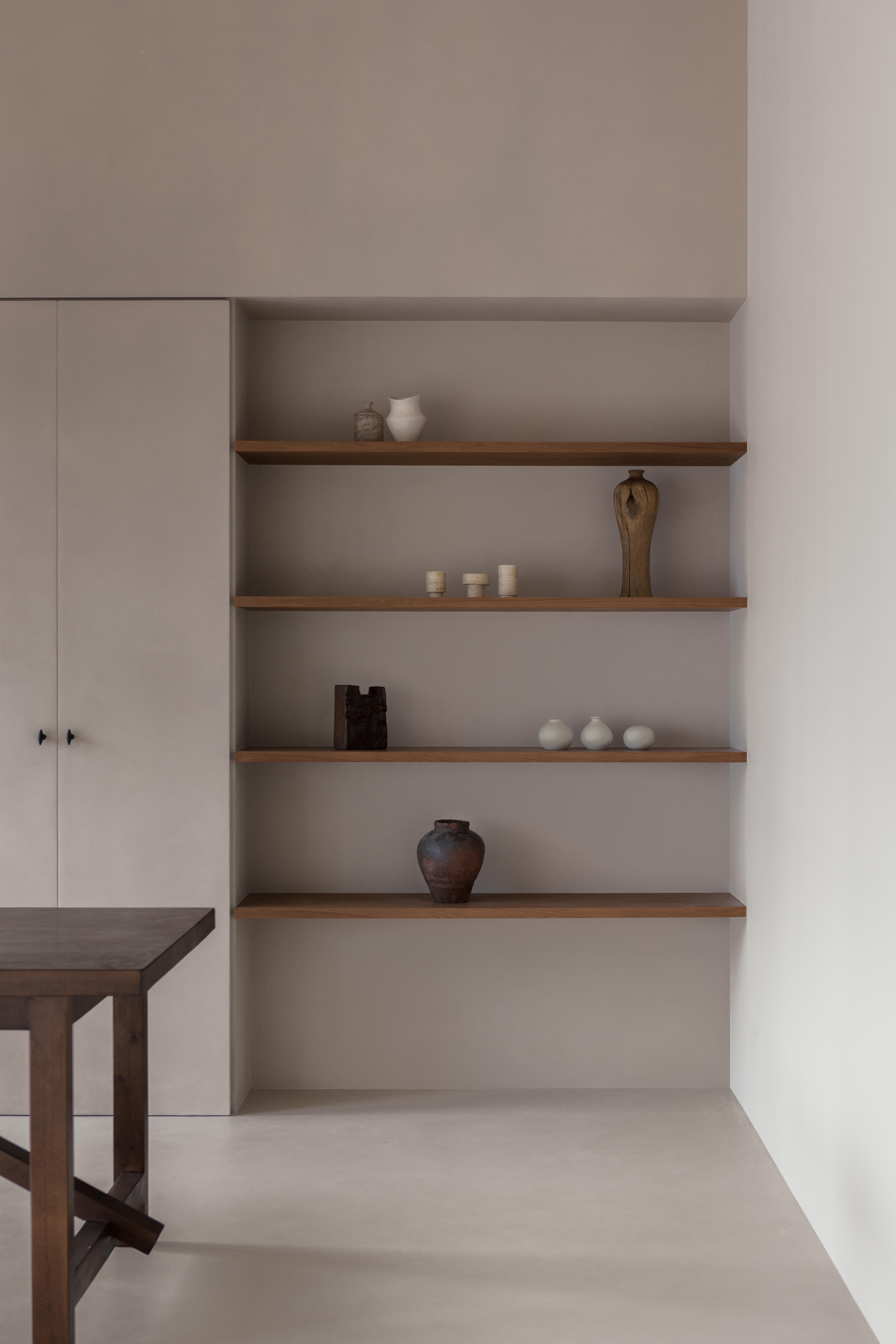 Mikrozementboden im Wohnzimmer in einer Wohnung in Kiew im Projekt Luz.