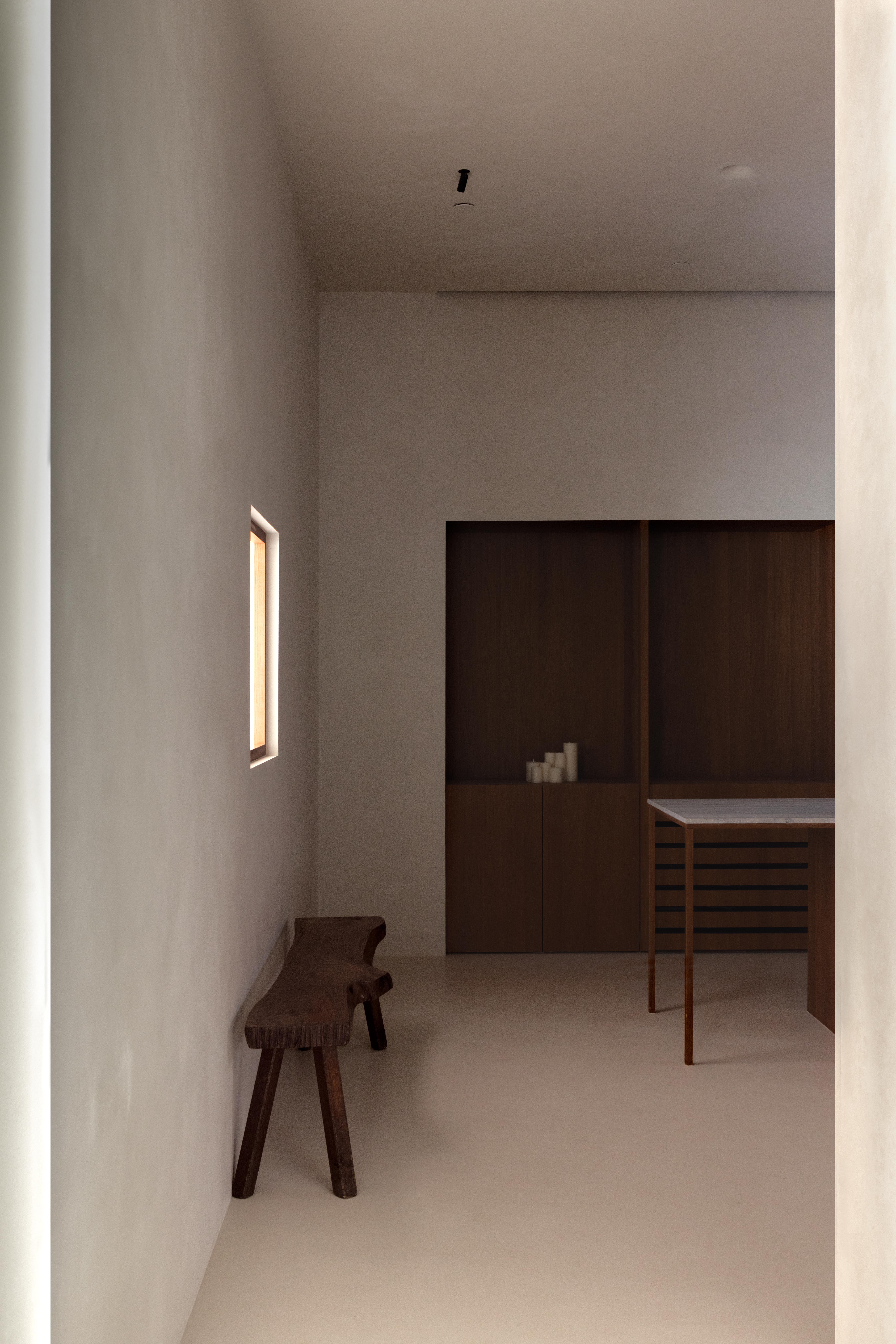 Decke, Boden und Wände aus Mikrozement in einer Wohnung in Kiew im Projekt Luz.