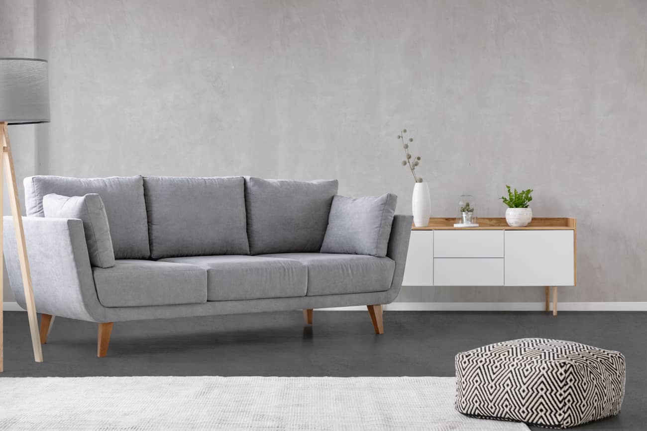 Tadelakt on living room walls in grey colour