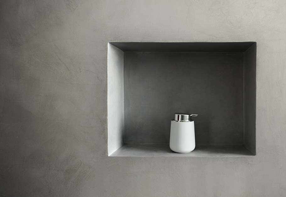 Microcement shelving in the shower in the Hernán Cortés project.