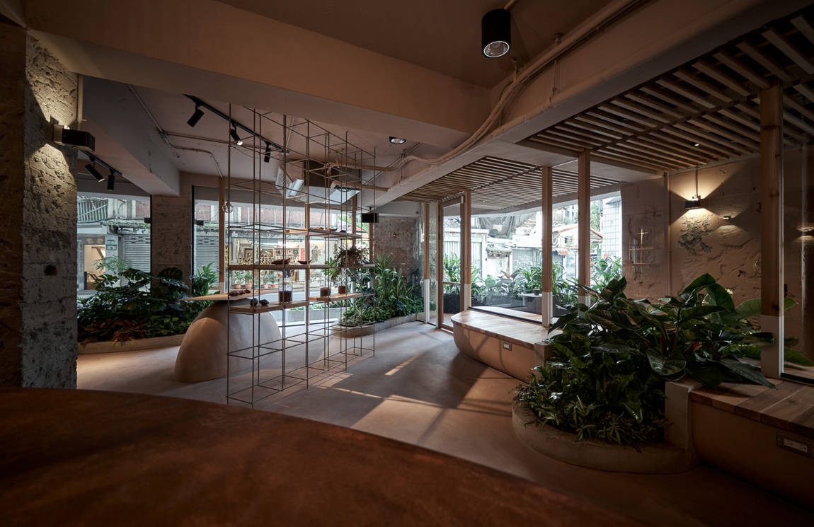 Microcement on floor and bench in a shop in Taiwan in the Soar Terra project.