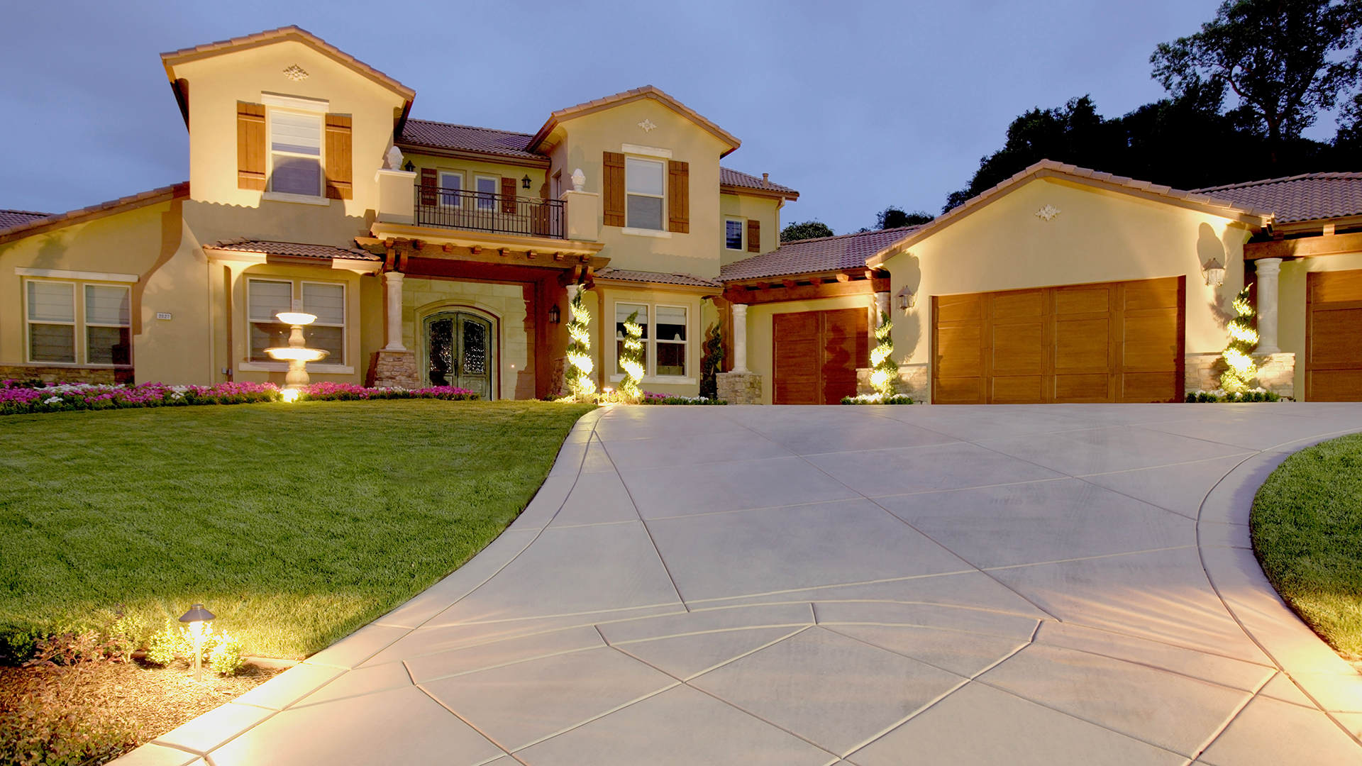 driveway entrance with imprinted concrete