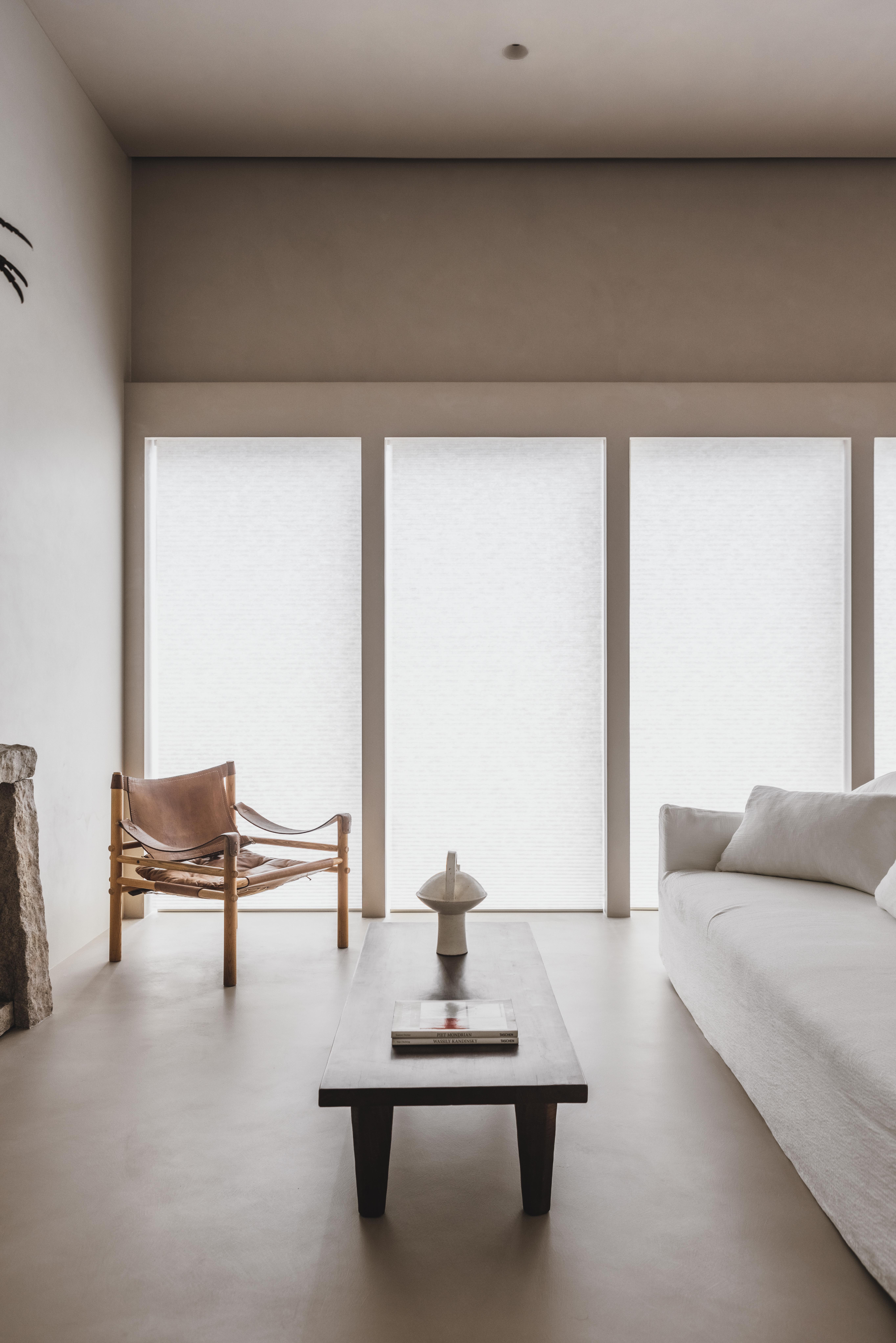 Microcement floor on the upper floor of a house in Kiev in the Luz project.