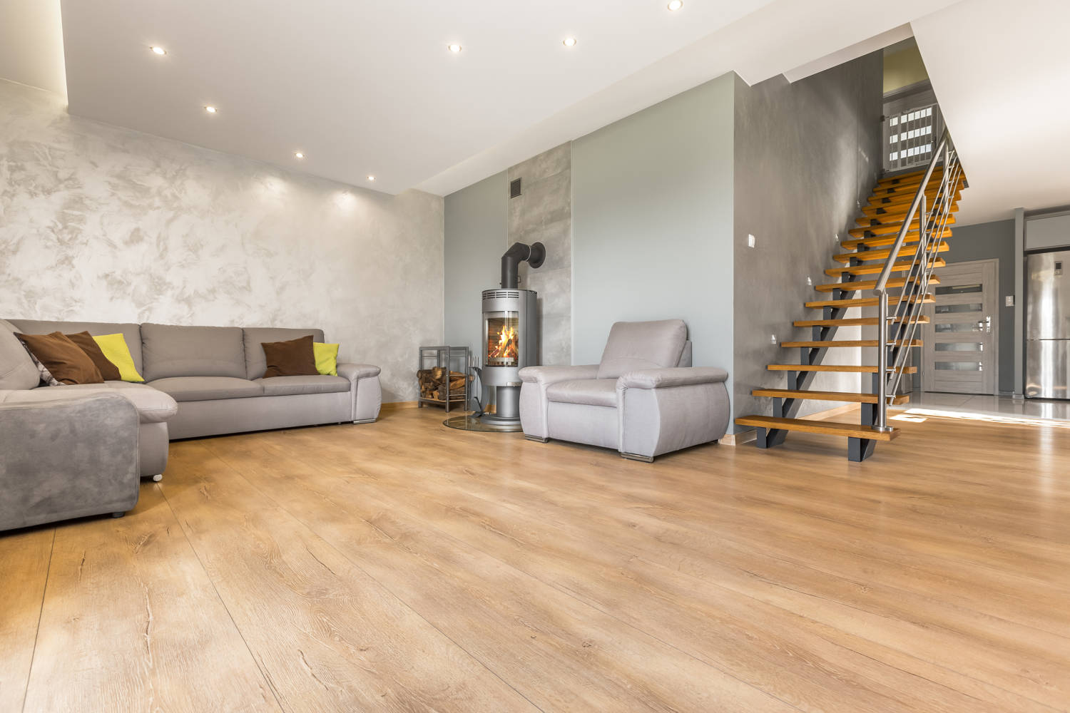 lounge with Venetian stucco wall cladding