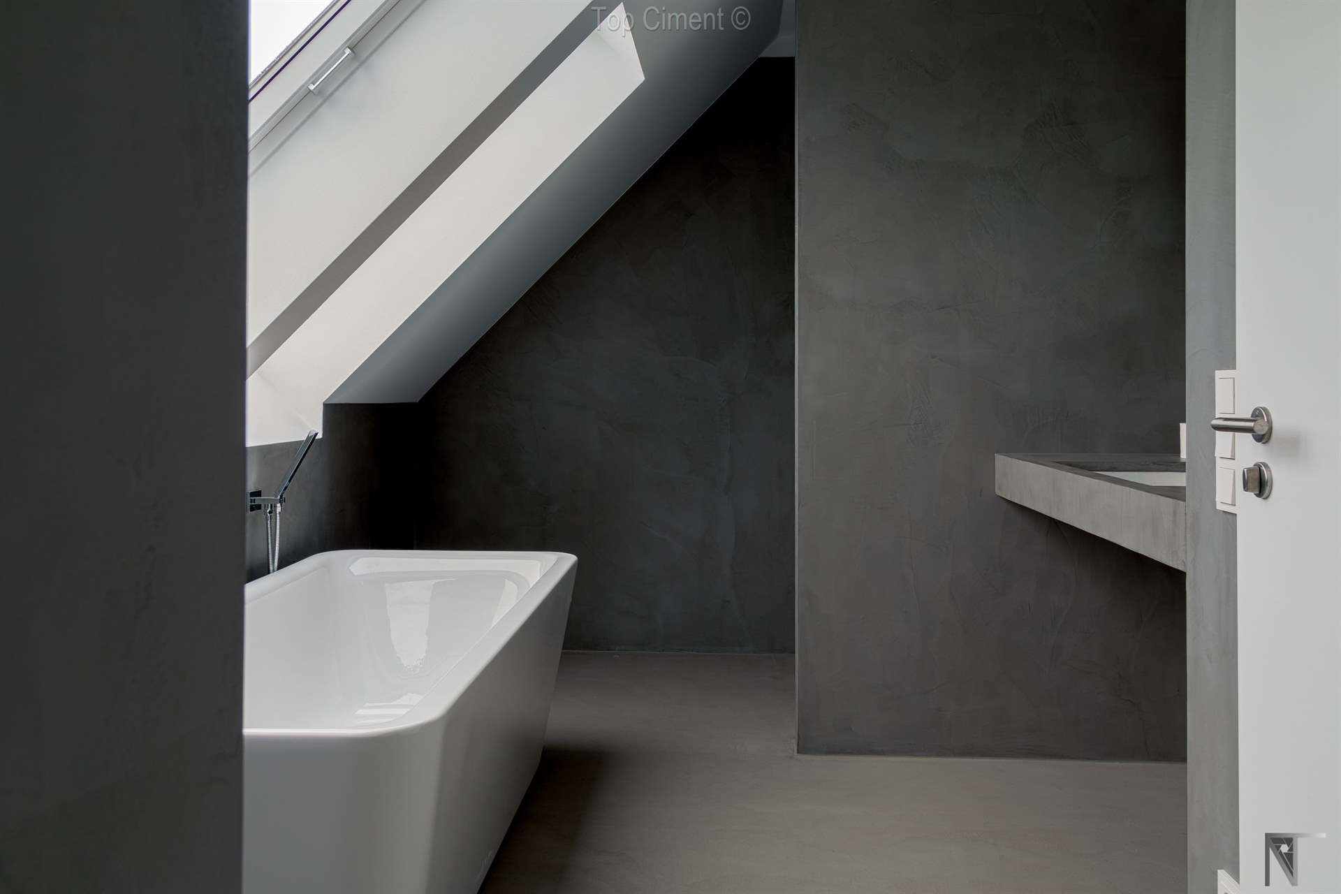 Refurbished tile bathroom with microcement in attic