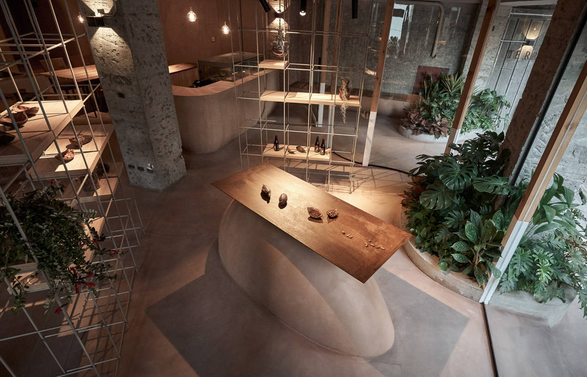 Microcement on floor, walls and countertop in a store in Taiwan in the Soar Terra project.