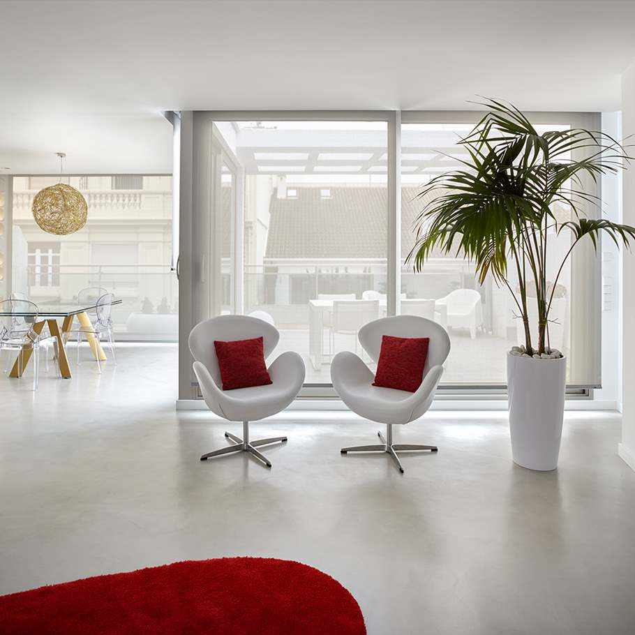 Microcement floor in the living room in the Hernan Cortés project.