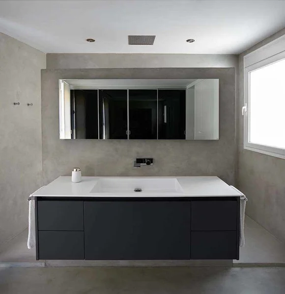 Gray microcement bathroom house Hernán Cortés