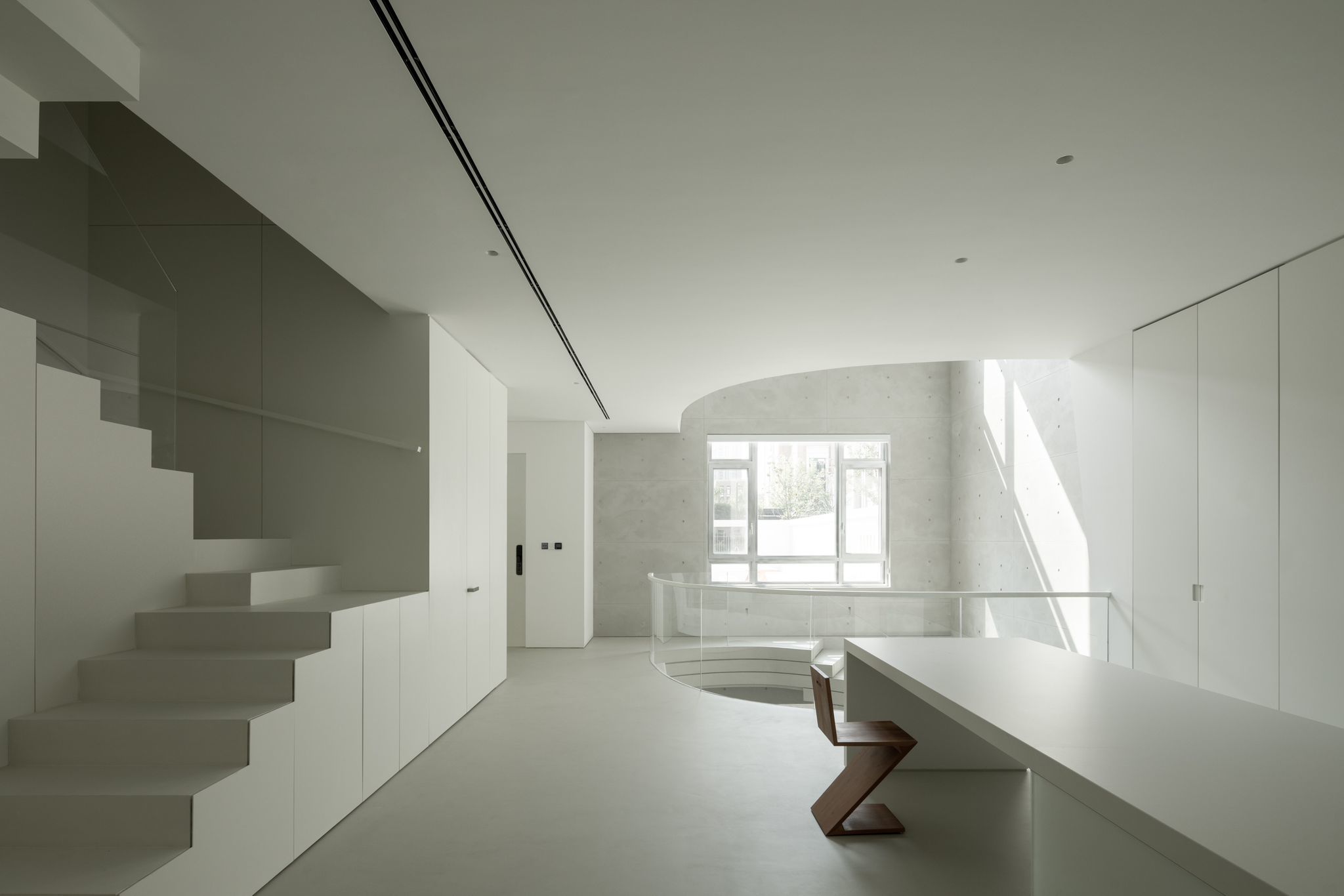Ceiling, floor and walls of microcement in a house in Kiev in the Luz project.