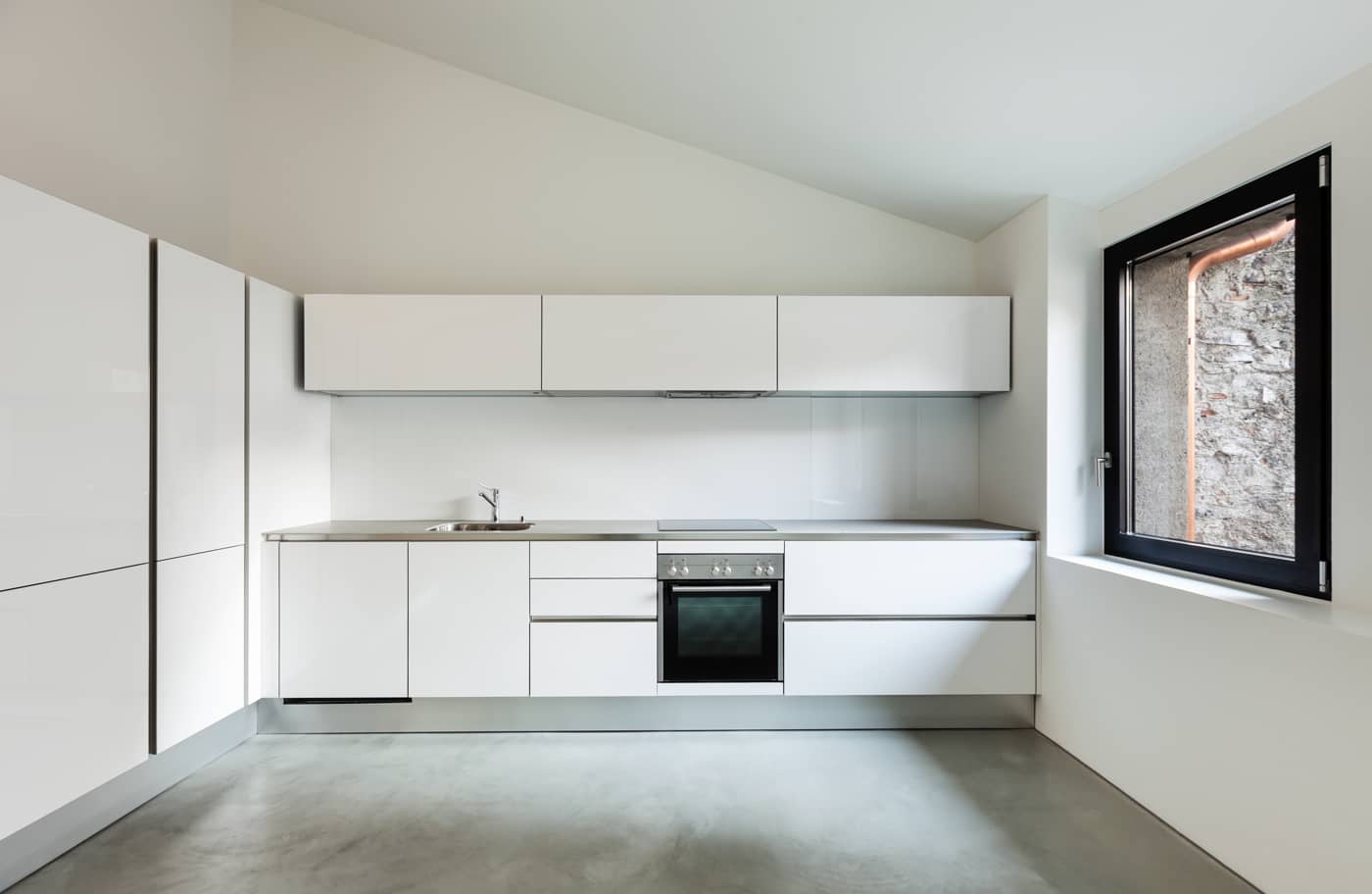Renovated kitchen with microcement
