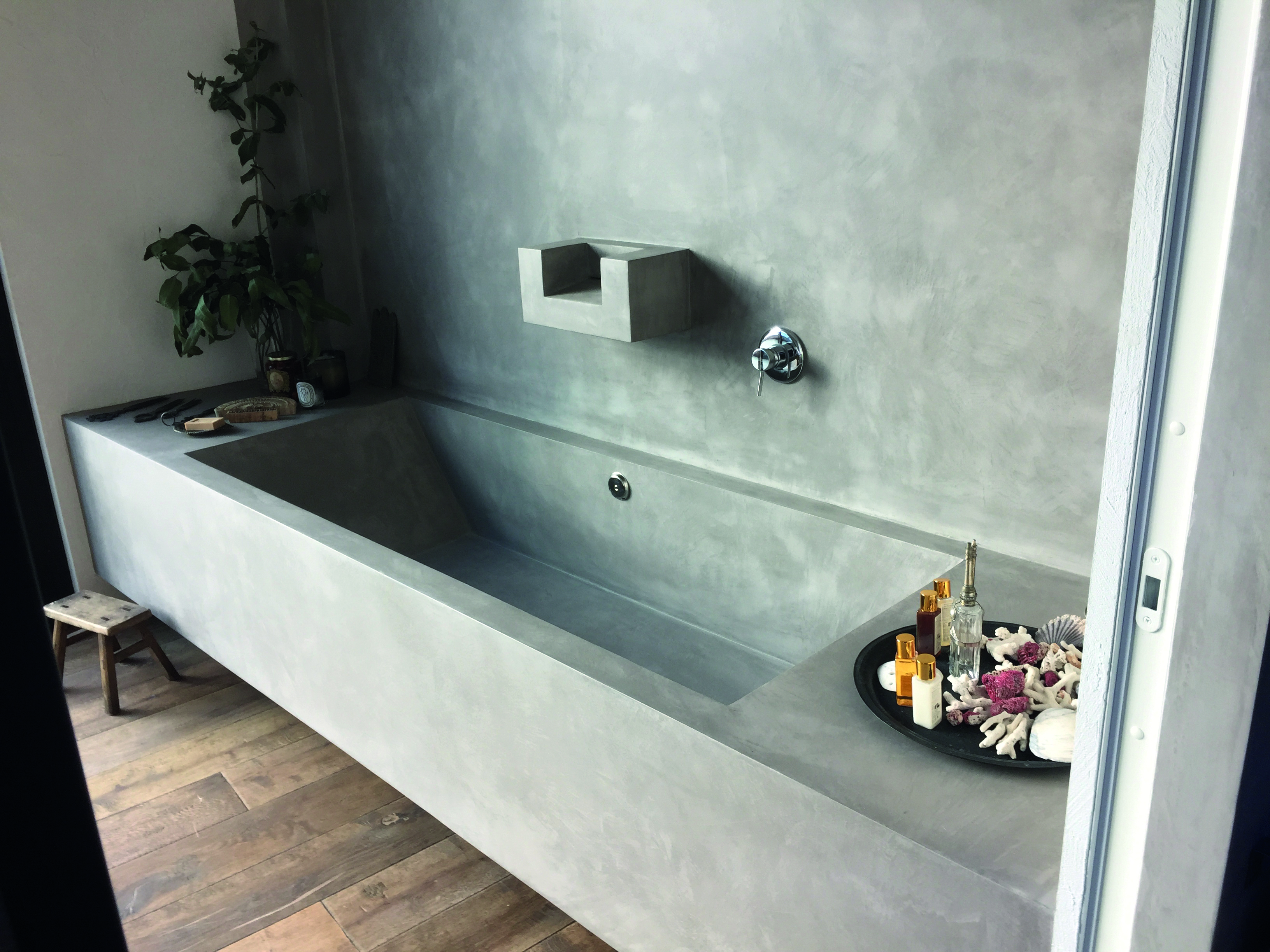 Gray microcement bathtub