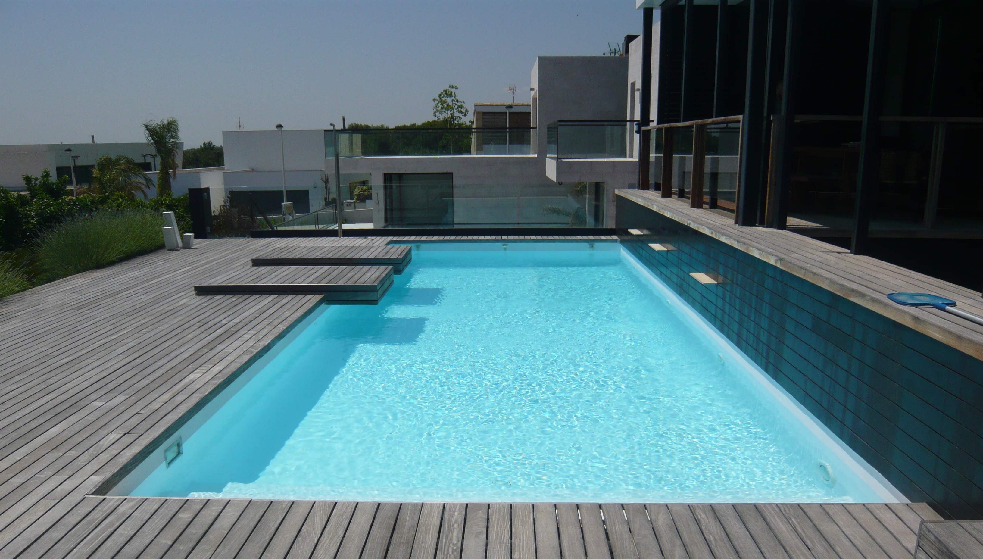 Piscina de microcemento madera Topciment