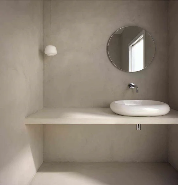 Seinät ja mikrosementtilattiat kylpyhuoneessa