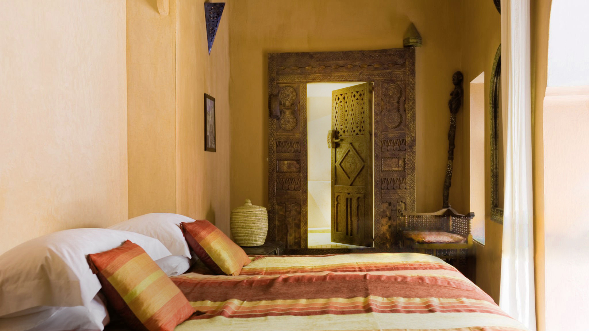 Arabialainen tyylinen makuuhuone, jossa on tadelakt-seinät