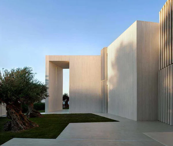 Béton ciré en extérieur sur le sol d'une maison