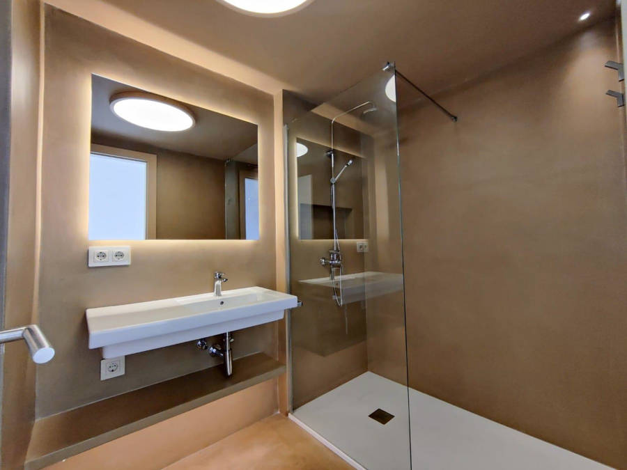 salle de bain en béton ciré maison Costa Brava