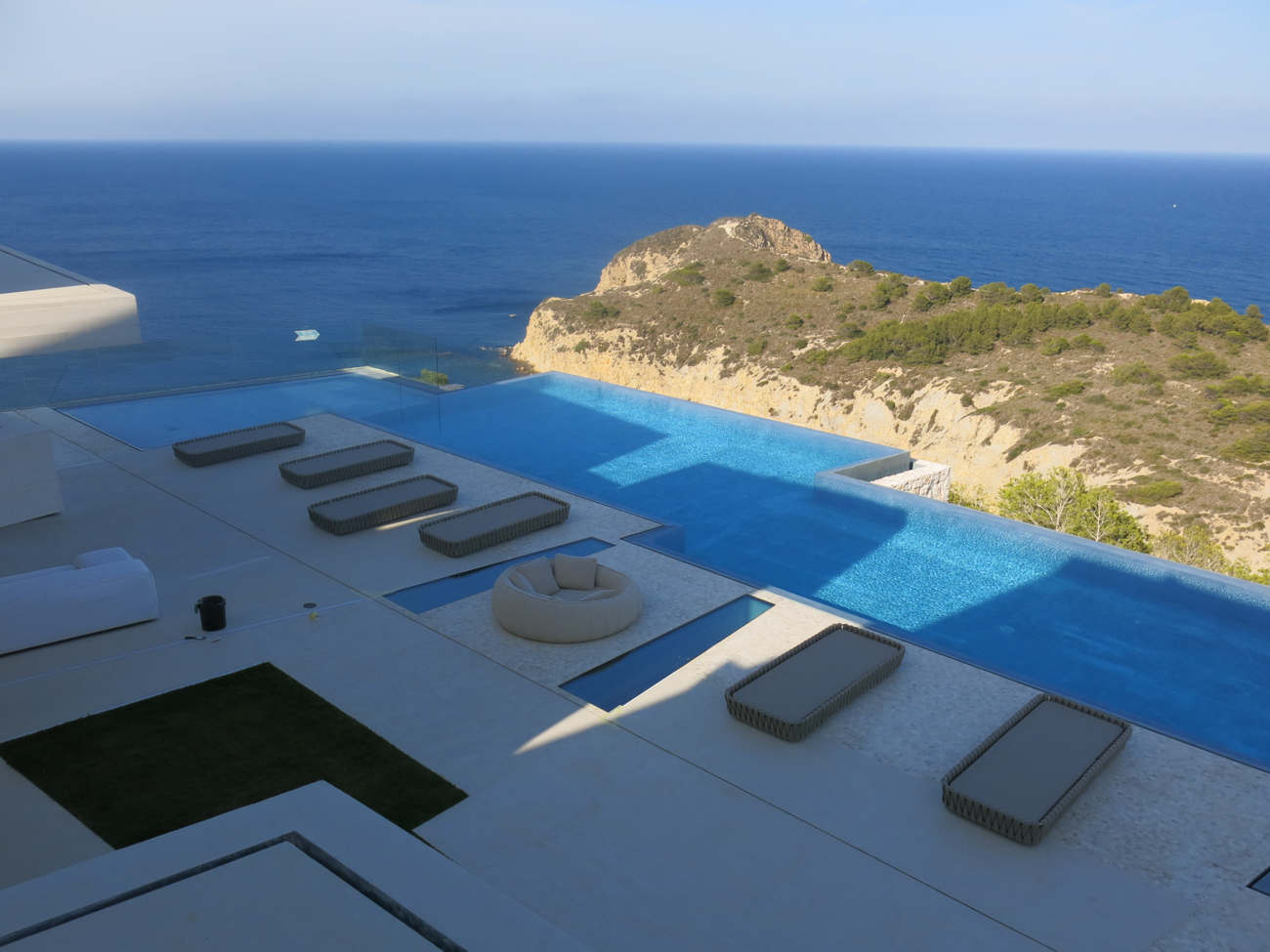swimming pool clad with microcement 