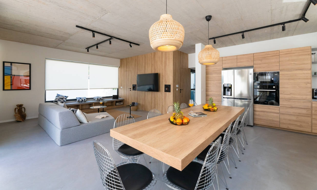 Salle à manger très décorée en beton ciré à Dijon 