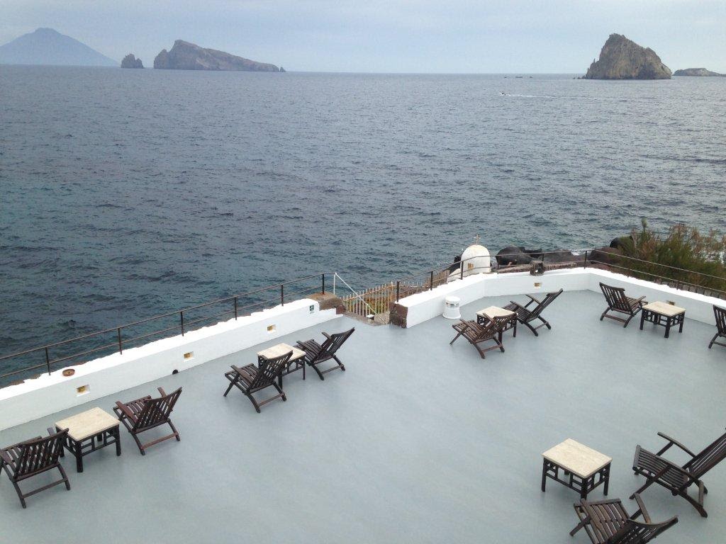 terrazza in microcemento in un hotel in Sicilia 