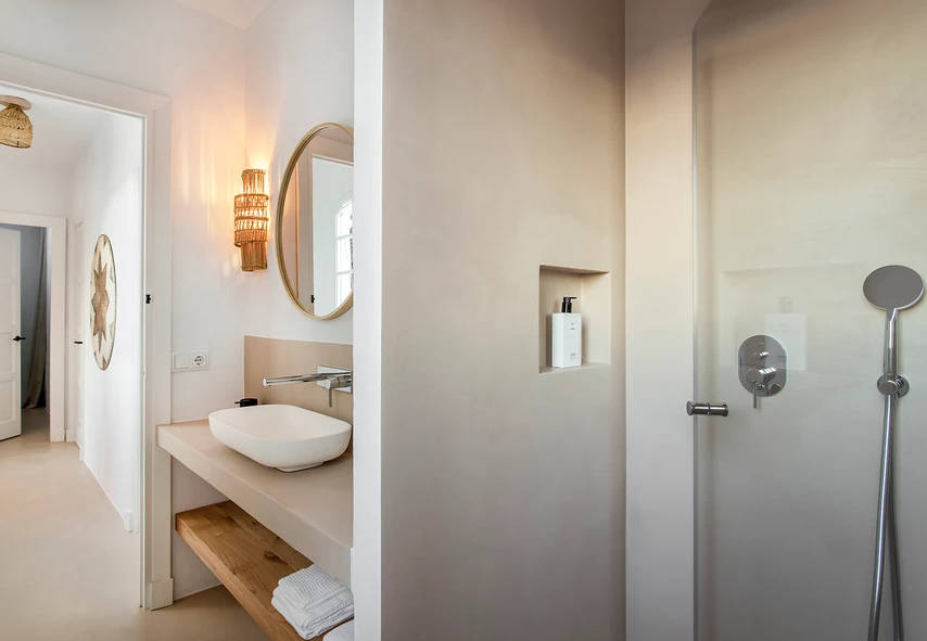 baño con suelo y ducha de microcemento en Menorca baño con suelo y ducha de microcemento en Menorca