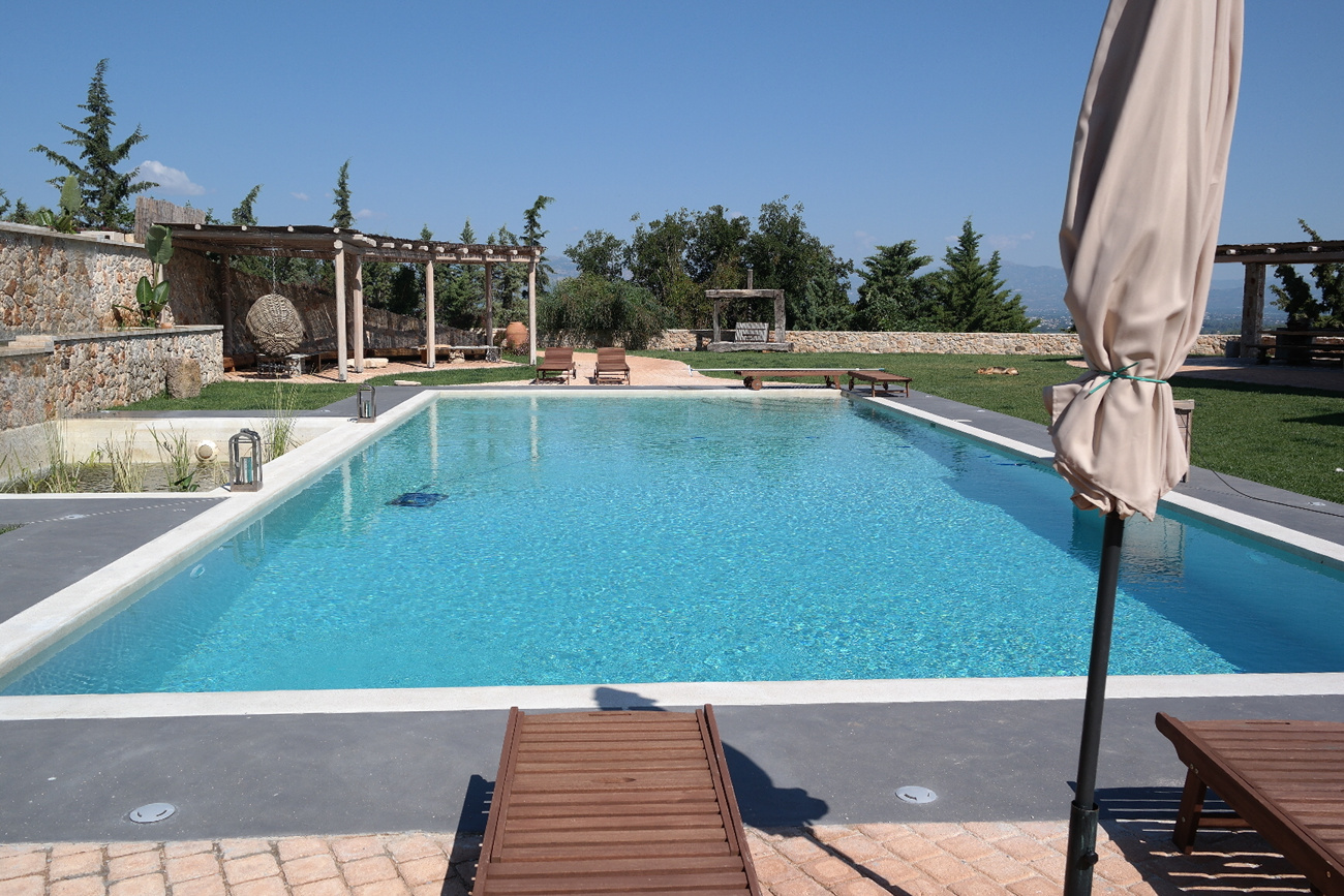 chalet con piscina de microcemento en Alicante chalet con piscina de microcemento en Alicante