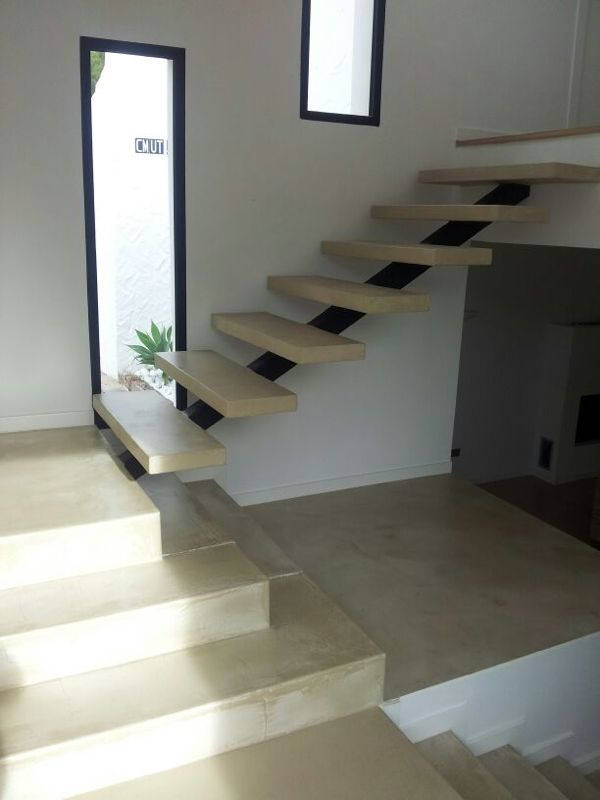 Escalera de microconcreto interior