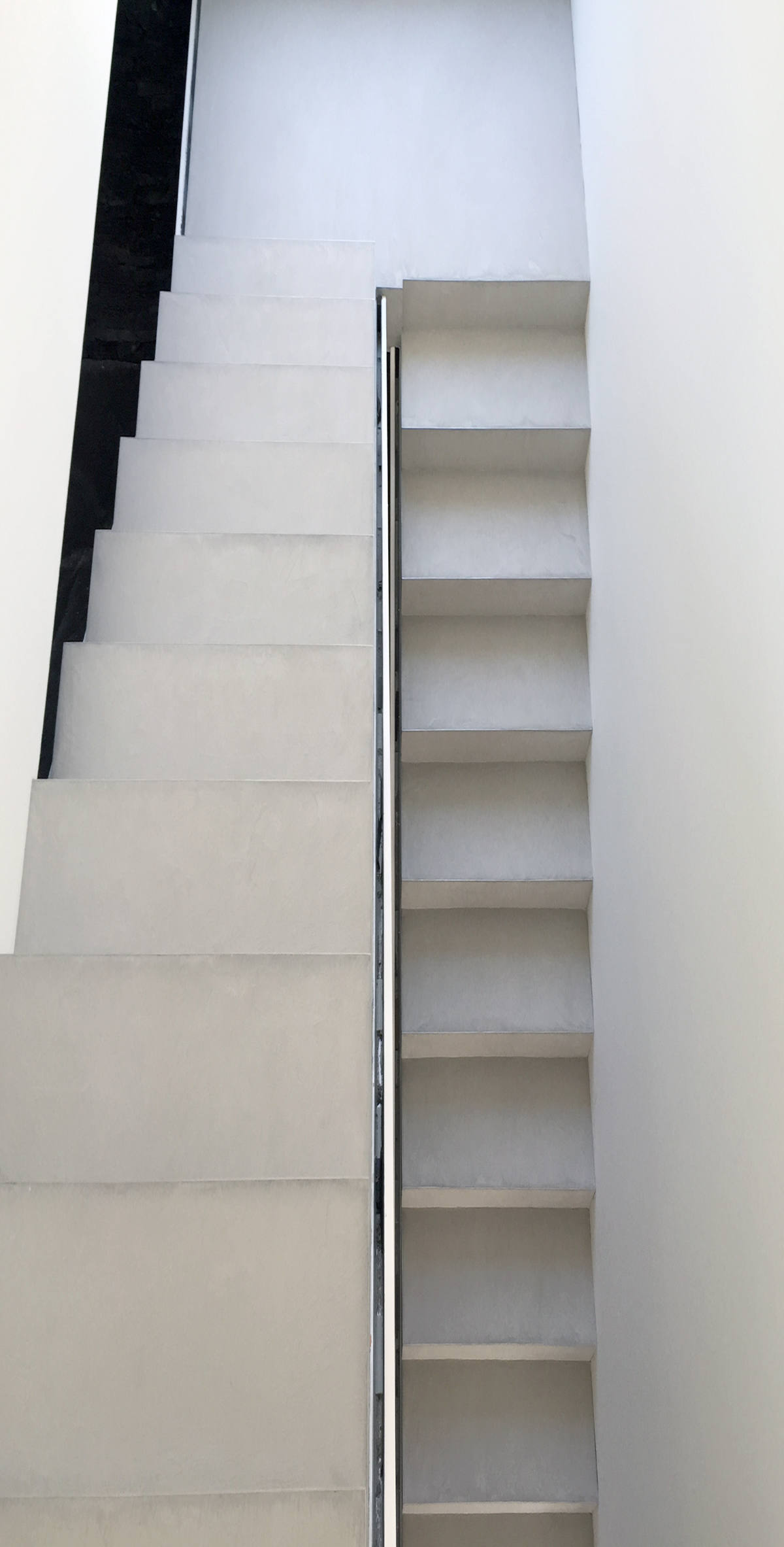 Hotel con escaleras de microcemento en Murcia Hotel con escaleras de microcemento en Murcia