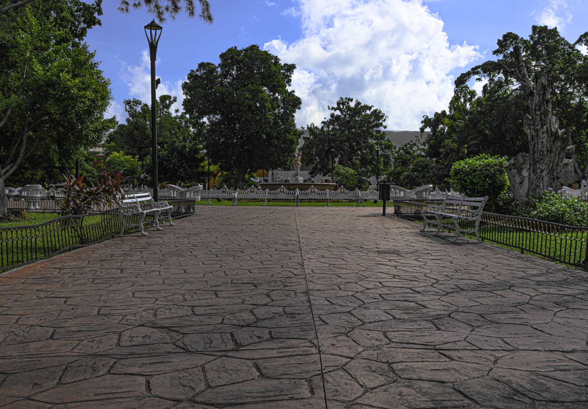 Parc avec pavage en béton imprimé à Évry