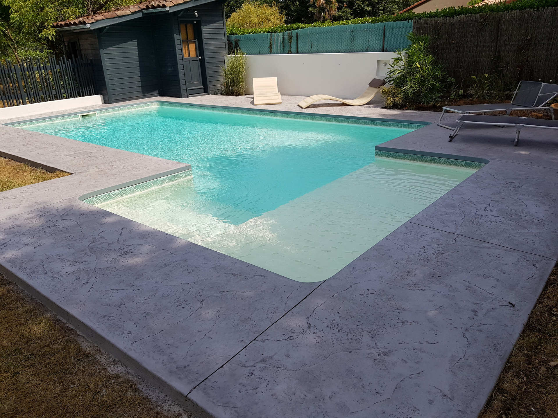  irregular stamped concrete swimming pool