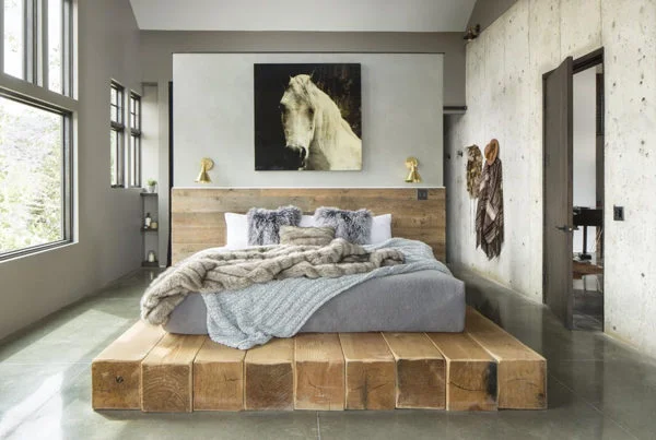 Parelmoerkleurige beton ciréwanden in de slaapkamer
