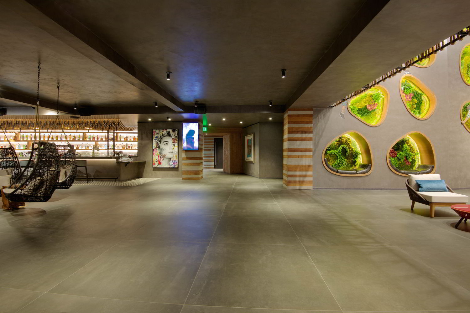 IPIC-project met microcement op muren en plafond van het restaurant