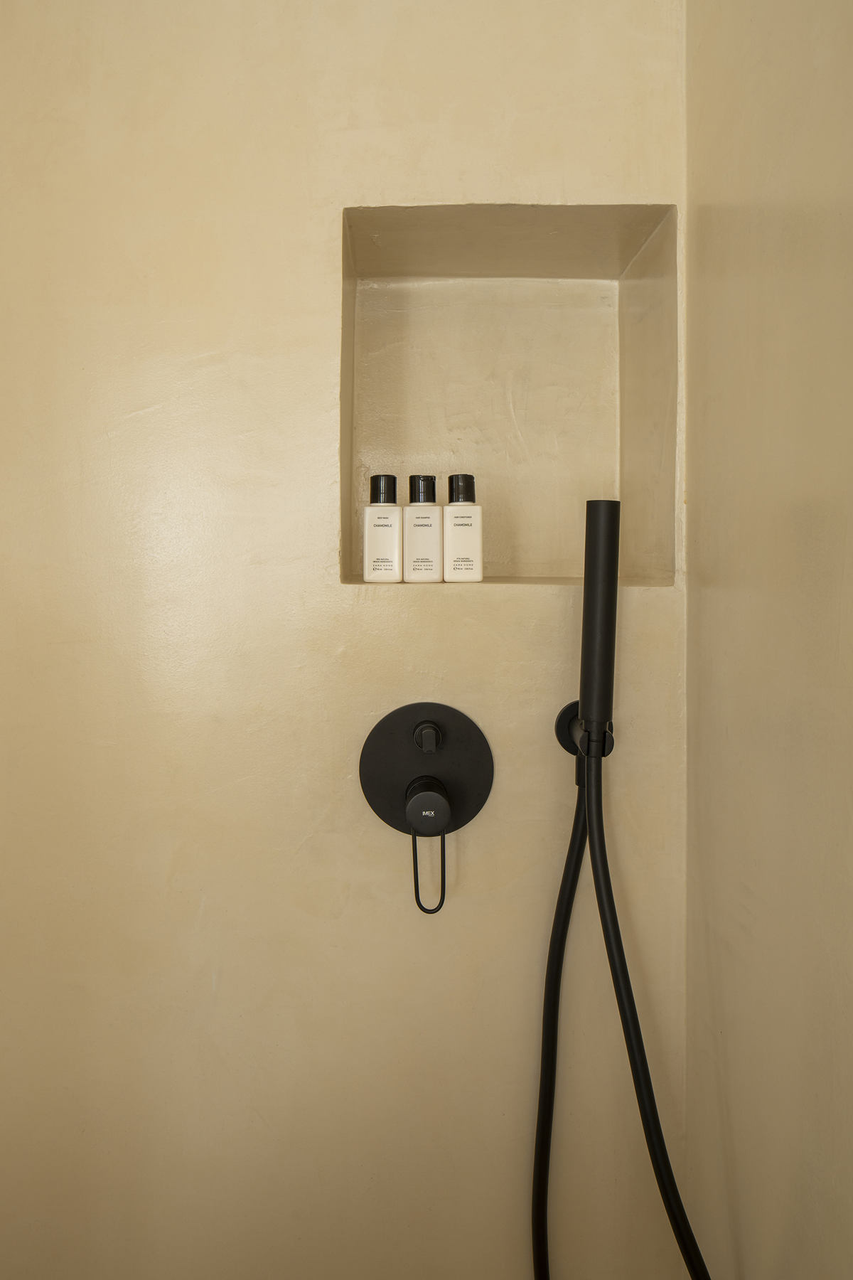 Microcement op de douchewand in het Jara-project in Granada.