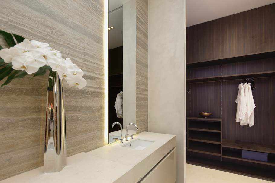 Стены из микроцемента в ванной комнате проект Хавьер Майами