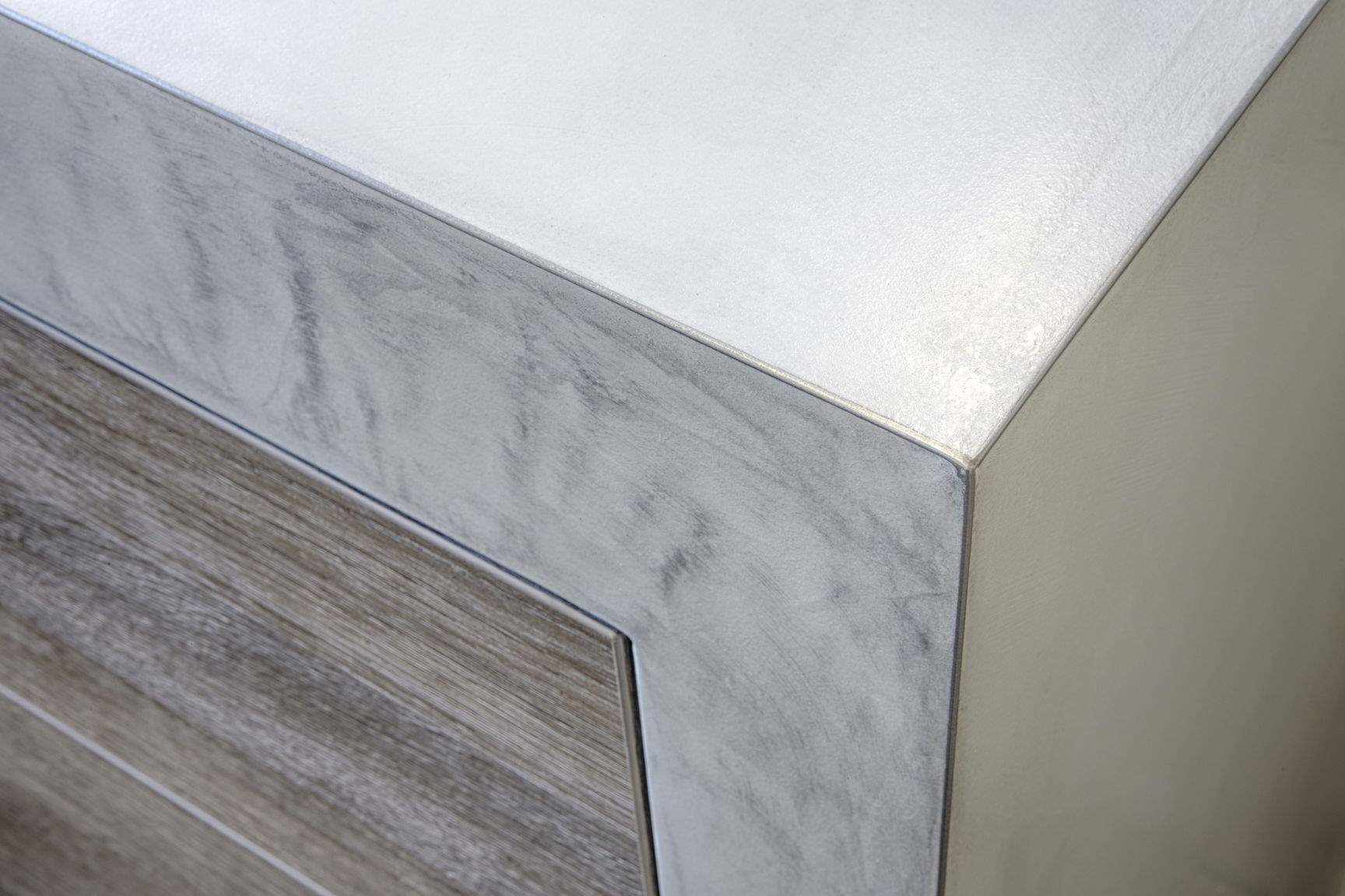 Malermeister projesinde banyo mobilyasında mikro çimento.