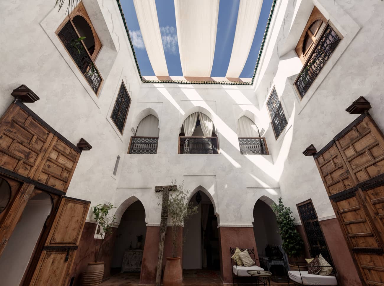 在摩洛哥风格的住宅墙壁上的tadelakt